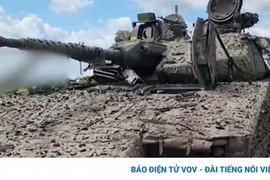 Khoảnh khắc trực thăng Ka-52 phóng tên lửa làm nổ tung tiền đồn của Ukraine